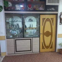 یک عدد درب با ویترین