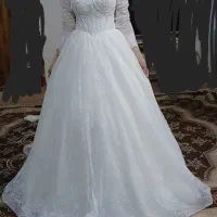 یک عدد لباس عروس نو
