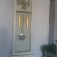 ساعت ایستاده رنگ سفید در جد نو
