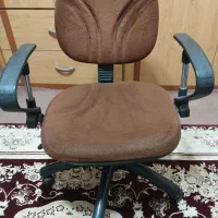 صندلی چرخ دار اداری وکامپیوتر