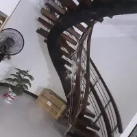 طراحی وساخت پله های گرد فلزی با بیش از 20سال تجربه