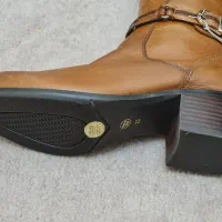 پوتین  کاملانوچرم اصل سایز ۲۳خارجی به۳۷ و ۳۸میخوره