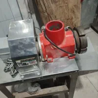 یک عدد دستگاه چرخ گوشت|خردکن، آسیاب، غذاساز|آشخانه, |دیوار