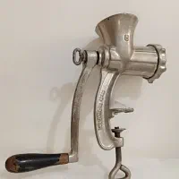 آبمیوه گیری دستی قدیمی چدنی|آبمیوه‌گیر و آب‌مرکبات‌گیر|تهران, عباس‌آباد|دیوار