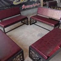 میز و صندلی چوب و فلز فاتح مناسب کافه رستوران باغ