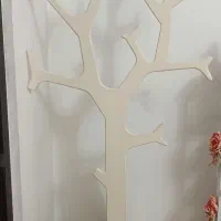 رخت آویزدرختی سفیدرنگ وگلدان زردرنگ|بندرخت و رخت‌آویز|پیشوا, |دیوار