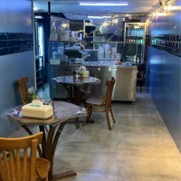 فروشنده خانم یا اقا درمغازه آش وحلیم