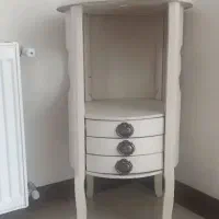 میز تلفن و دکوری  شیک در حد نو