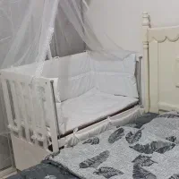 تخت کنار مادر کاملا سالم