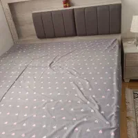 تخت خواب و میز آرایشی
