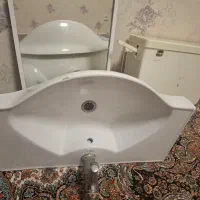 روشویی. آینه. فلاش تانک