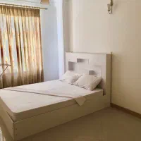 تخت خواب ۲ نفره همراه ست میز ارایشی