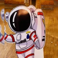 استند فضانورد تم تولد