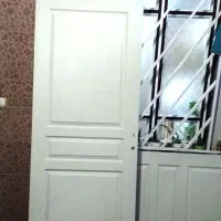 2 عدد درب اتاق خواب کارنزده و کاملا سالم