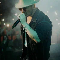 بلیط کنسرت اشوان ردیف ۷ صندلی ۴۰ و ۴۱ شنبه سانس ۱