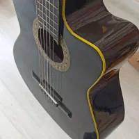 گیتار مشکی ایرانی