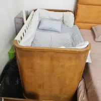 تخت کنار مادر تمام چوب نو در حد صفر با تشک|تخت و صندلی بچه|بندر کنگان, |دیوار