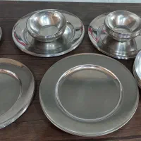 تعدادی ظروف استیل