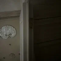 دو‌عدد درب چوبی سرویس و‌حمام