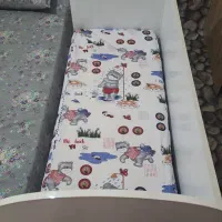 تخت کودک کنار تخت مادر