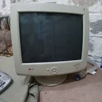 مانیتور کامپیوتر ال‌جی و کیبورد