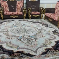 سه عدد فرش و مبلمان