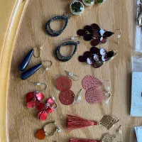 تعدادی اکسسوری و عینک آفتابی وارداتی
