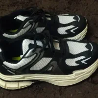 کتانی سایز ۳۹