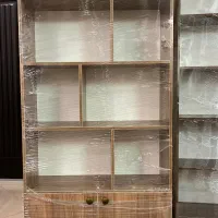 کتابخانه و ویترین