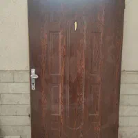 یک عدد درب آپارتمانی