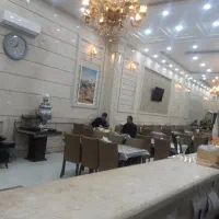 نیازمنده. یک. صندوق دار ویک کارسون خانم.  هستیم