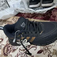 کفش سه خط سایز ۴۱ بسیار قشنگ