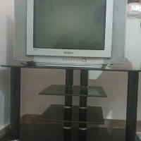 تلویزیون 21اینچ ومیز تلویزیون شیشه ای