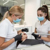 دستیار دندان پزشکی خانم