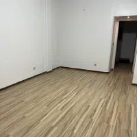 کف پوش تایلی طرح پارکت پر تردد انزو، قرنیز نیودکور