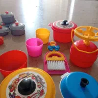وسایل آشپزی قابلمه جارو میز و صندلی قاشق چنگال|اسباب‌بازی بچه|تهران, زرکش|دیوار