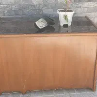 میز تحریر و کامپیوتر