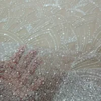 پارچه کارشده طرح گردنبندی حاشیه دار با پارچه زیر