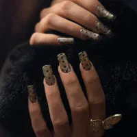 کاشت و ترمیم ناخن با ژل