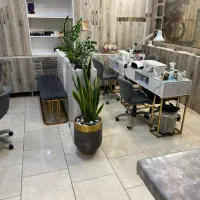 استخدام ناخن کار حرفه‌ای و اجاره اتاق ناخن