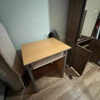 میز کار و کامپیوتر