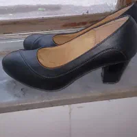 کفش سایز ۳۷