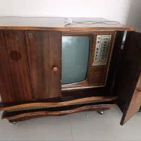 تلوزیون قدیمی سالم ۸۰ ساله