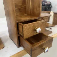 استند لوازم ارایشی|آرایشگاه و سالن‌های زیبایی|کاشان, کوچه باسکول|دیوار