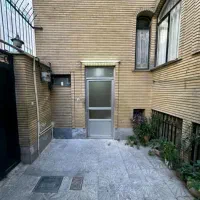 حیاط۹۰متری /ارج/۳طبقه ۲سرویس