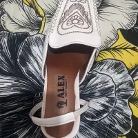 یک جفت صندل