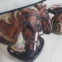 میز ناهارخوری شیشه‌ای طرح اسب