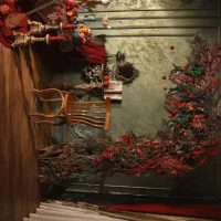 درخت بلند بسیار زیبا برای تزئین شب یلدا