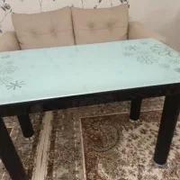 میز غذاخوری چهار نفره در حد نو
