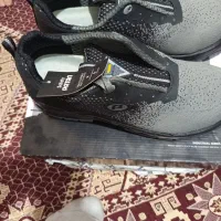 یک جفت کفش ایمنی